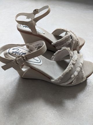 Sandalias cuña beige/gris