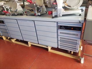 Bajo mostrador Coreco 3 puertas