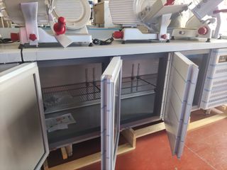 Bajo mostrador Coreco 3 puertas