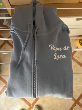 Sudadera con cremallera y letras personalizadas