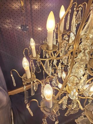 Araña de cristal y latón