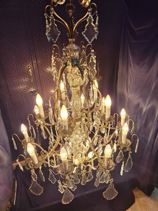 Araña de cristal y latón