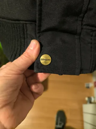 Cazadora Carhartt Negra con Capucha