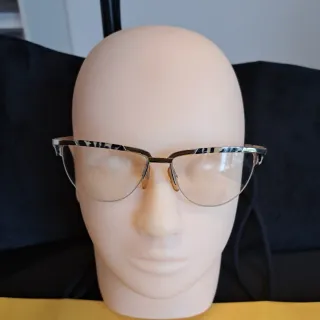 Gafas Fendi Montura Dorada y Detalles Multicolor