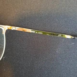 Gafas Fendi Montura Dorada y Detalles Multicolor