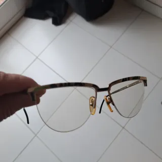 Gafas Fendi Montura Dorada y Detalles Multicolor