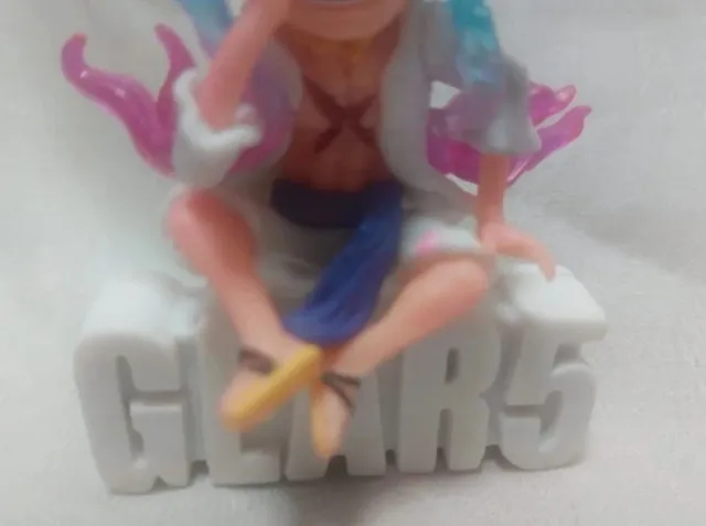 Lote figuras y pins One Piece