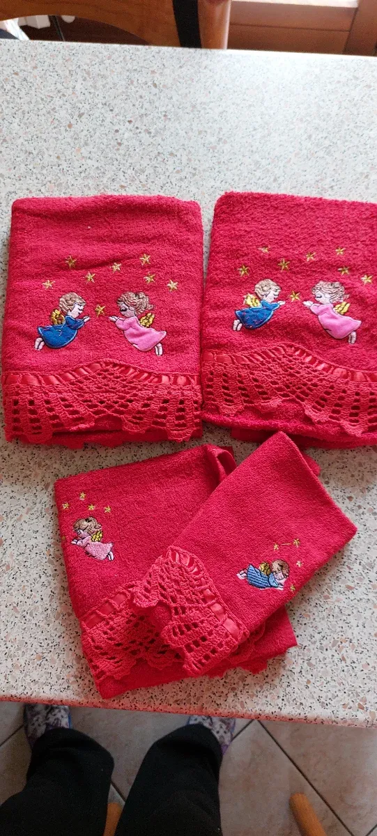 Set Asciugamani Rossi con Angioletti