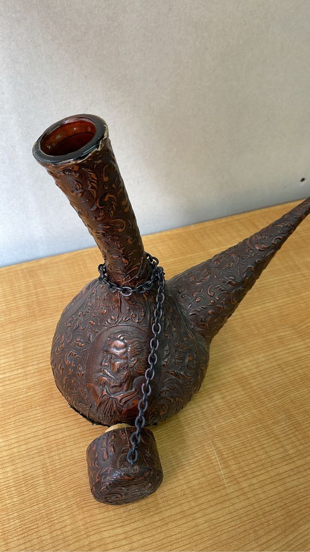 Jarra decorativa vintage cuero y metal