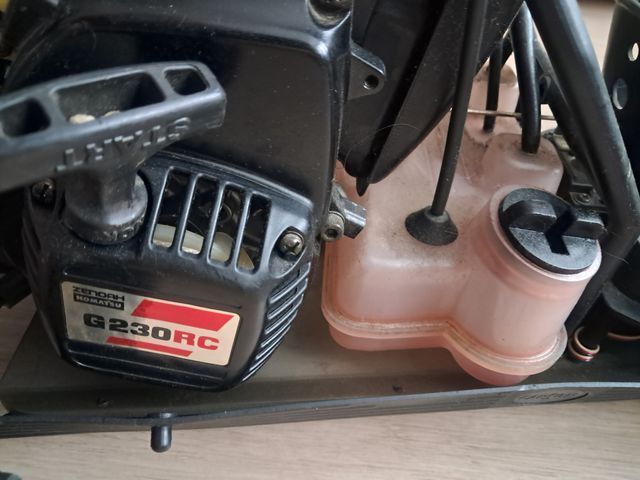 Coche RC a escala Motor gasolina G230RC Zenoah.