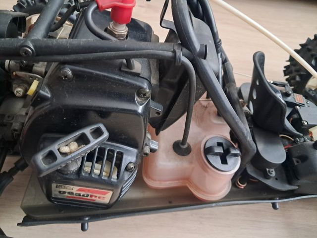 Coche RC a escala Motor gasolina G230RC Zenoah.