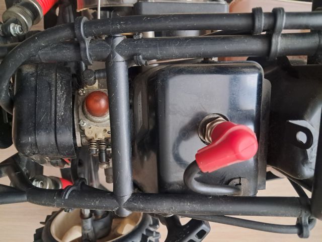 Coche RC a escala Motor gasolina G230RC Zenoah.