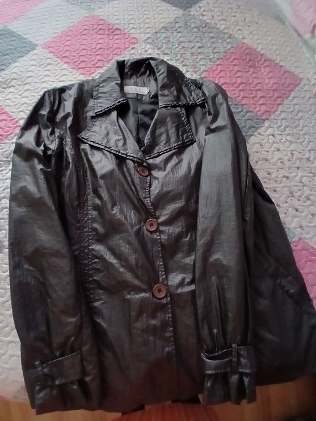 Chaqueta cortavientos gris oscuro