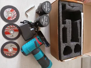 Mini amoladora 12V con 2 baterías de 12v y cargado