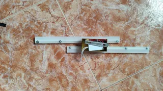 Lámpara de pared moderna dorada y blanca