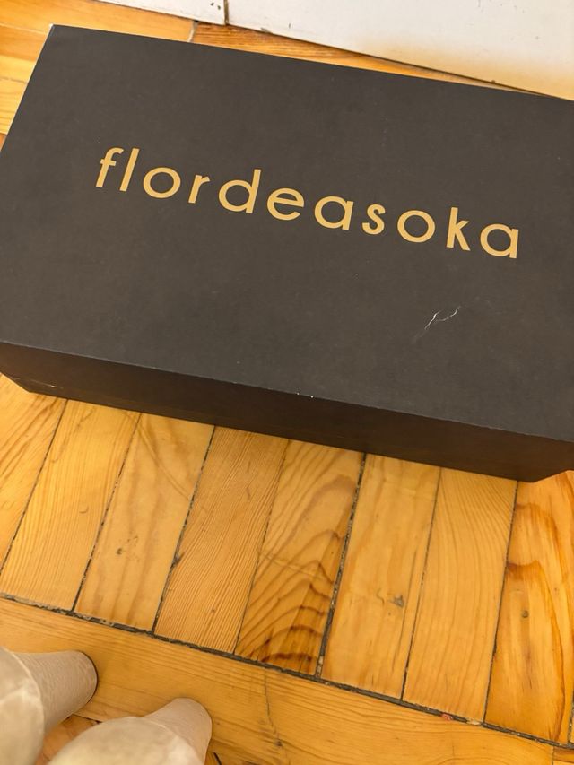 Zapatos de tacón Flor de Asoka beige/dorado