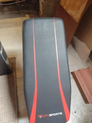 Banco de abdominales y ejercicios