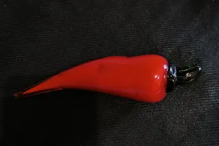 Peperoncino in vetro rosso e verde