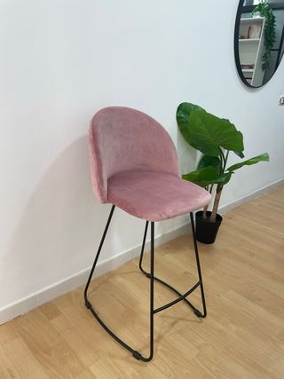 Sgabello bar alto rivestito in velluto rosa