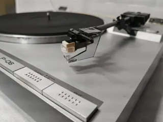 Tocadiscos Yamaha P-06