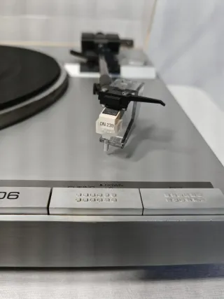 Tocadiscos Yamaha P-06