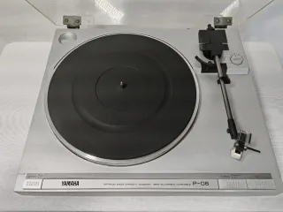 Tocadiscos Yamaha P-06