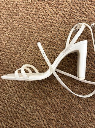 Tacones Bershka blancos