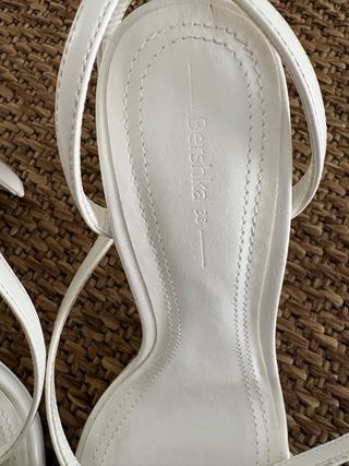 Tacones Bershka blancos