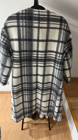 Abrigo cuadros Stradivarius talla única