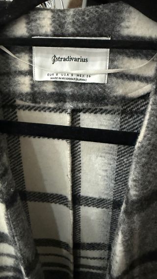 Abrigo cuadros Stradivarius talla única
