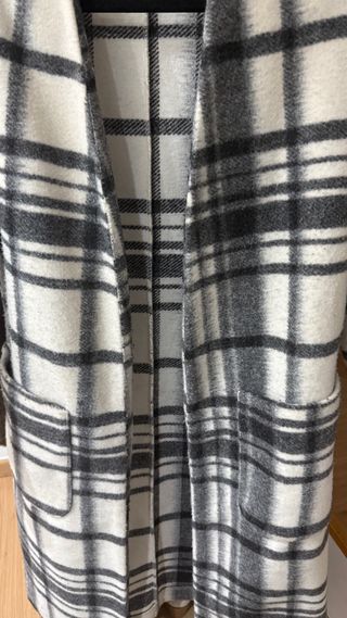 Abrigo cuadros Stradivarius talla única