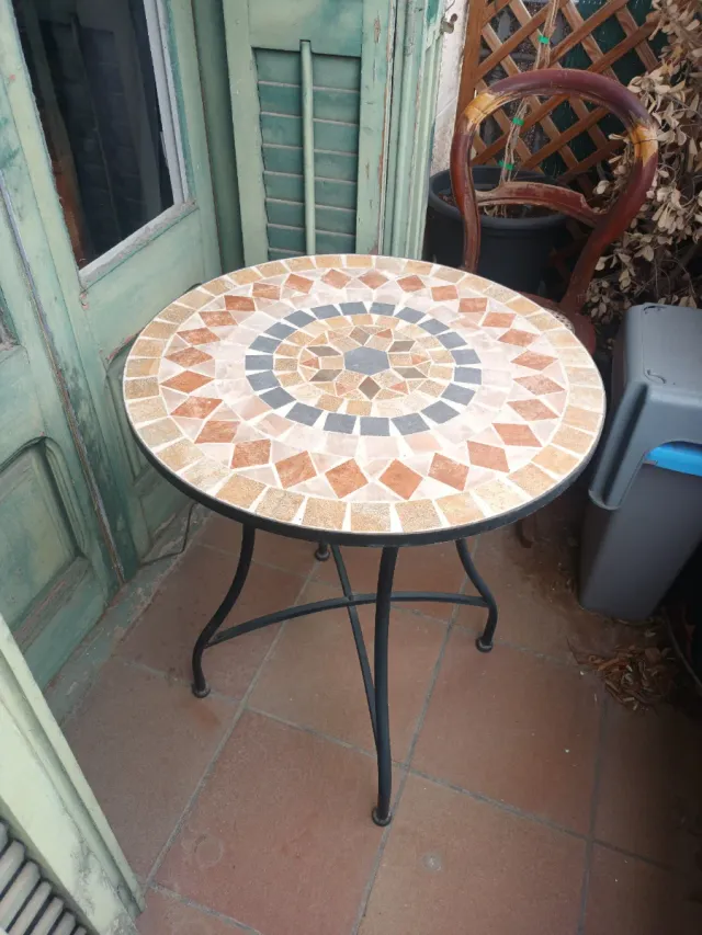 Mesa redonda mosaico cerámica y metal 60x72 cm