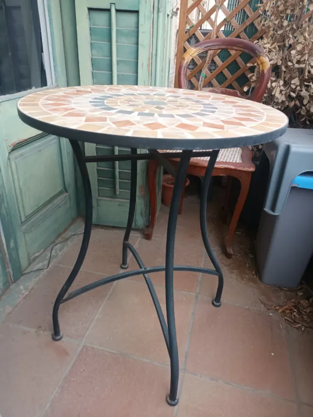 Mesa redonda mosaico cerámica y metal 60x72 cm