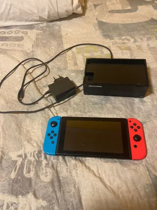 Consola Nintendo Switch + Joy-Con Azul y Rojo