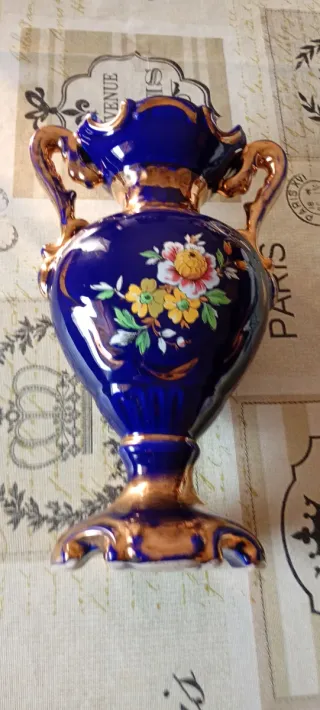 Vaso in ceramica blu cobalto con dettagli dorati