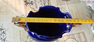 Vaso in ceramica blu cobalto con dettagli dorati