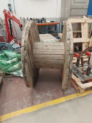 Bobina de cable eléctrico de madera