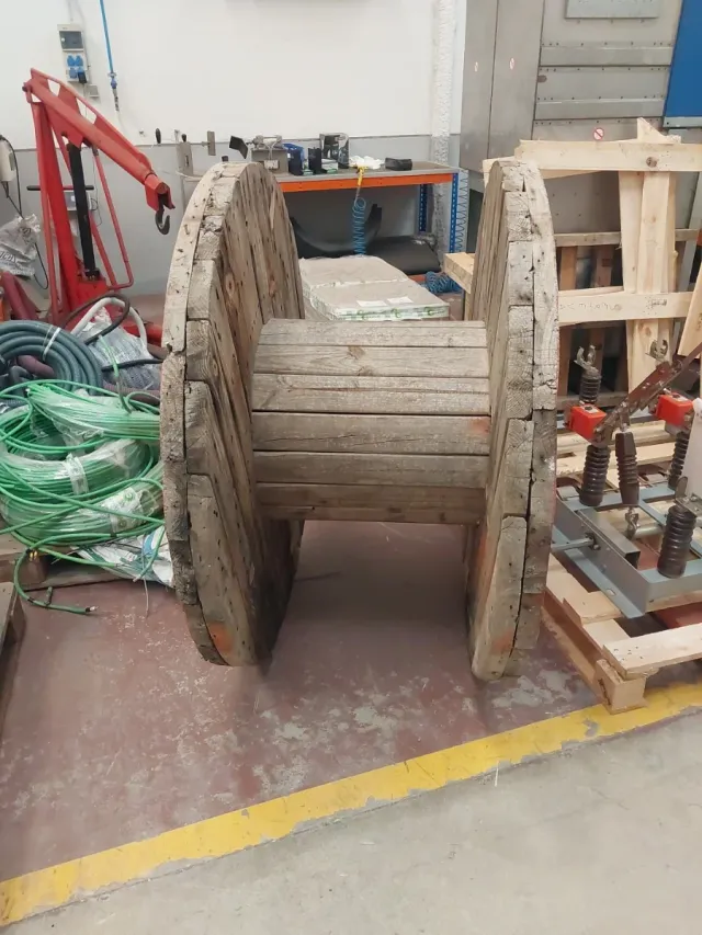 Bobina de cable eléctrico de madera