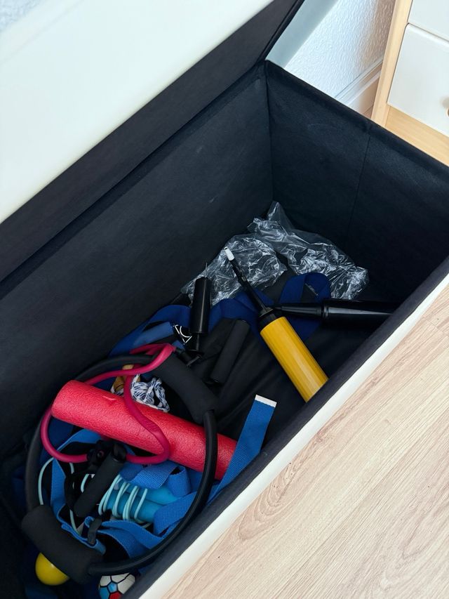 Baúl de piel sintética beige