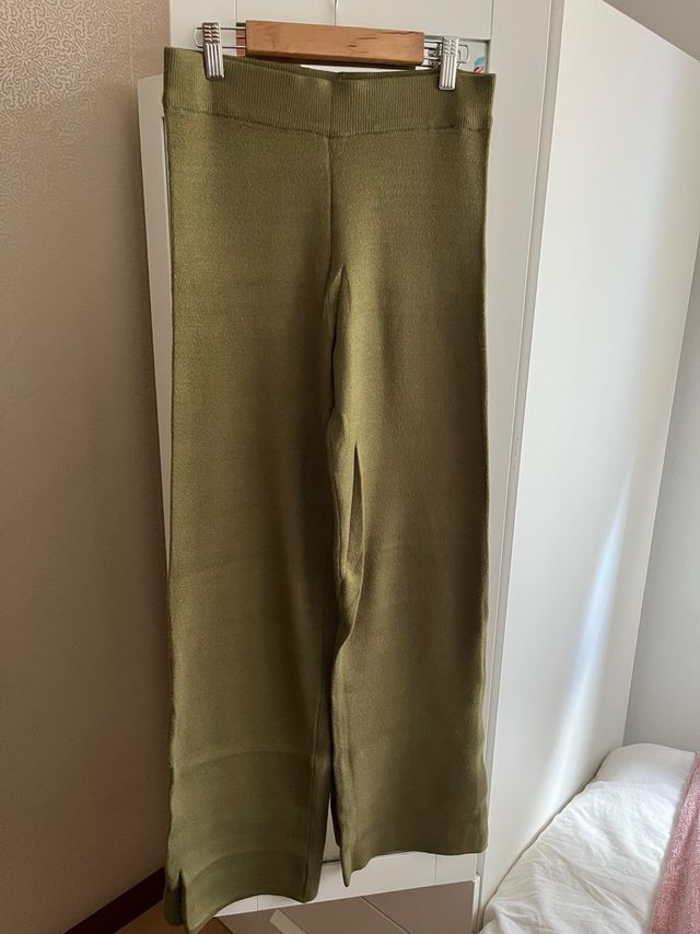 Pantalones calentitos verdes sin usar