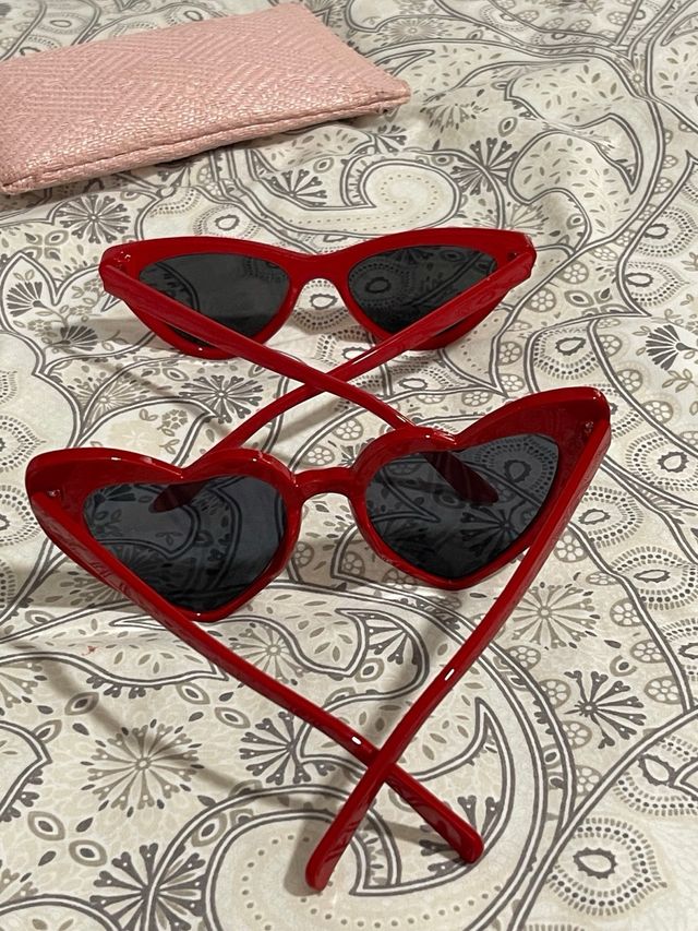 Gafas de sol vintage corazón rojas