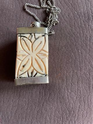 Porta tabacco antico intagliato