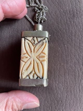 Porta tabacco antico intagliato