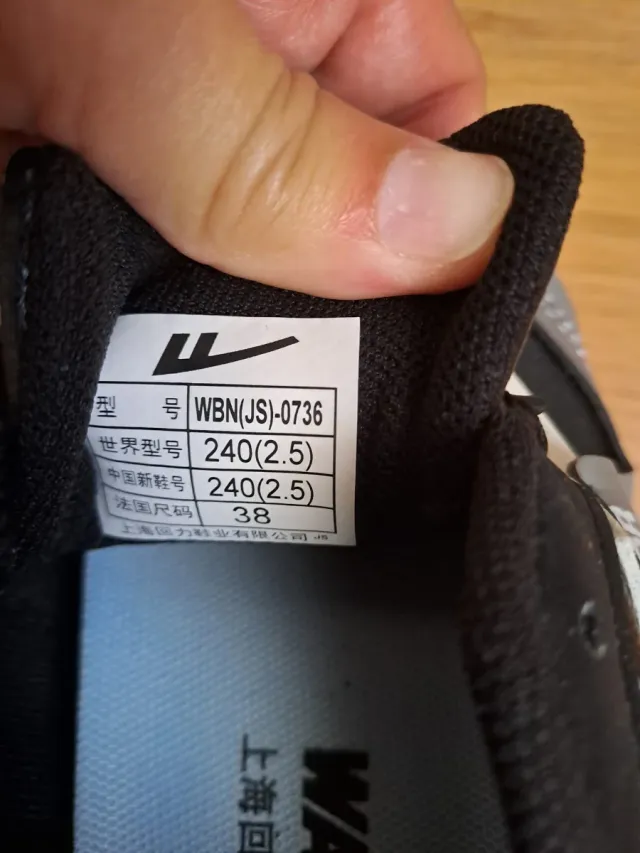 Zapatillas Warrior negras y grises