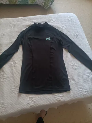 Camiseta surf Mistral negra licra Talla M