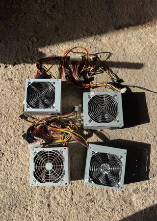 4 Fuentes de Alimentación PC