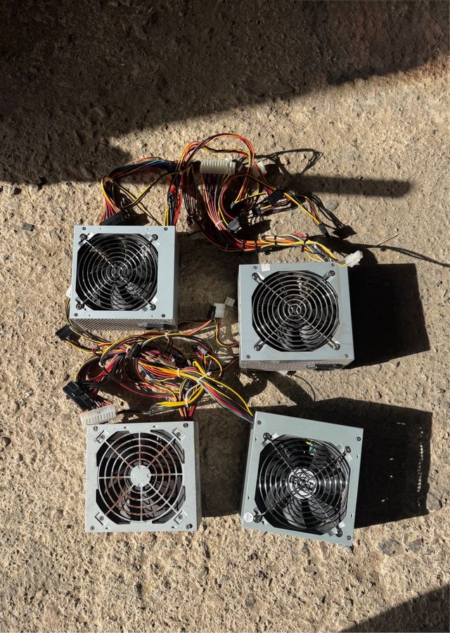 4 Fuentes de Alimentación PC