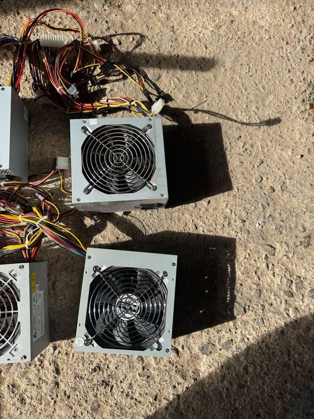 4 Fuentes de Alimentación PC