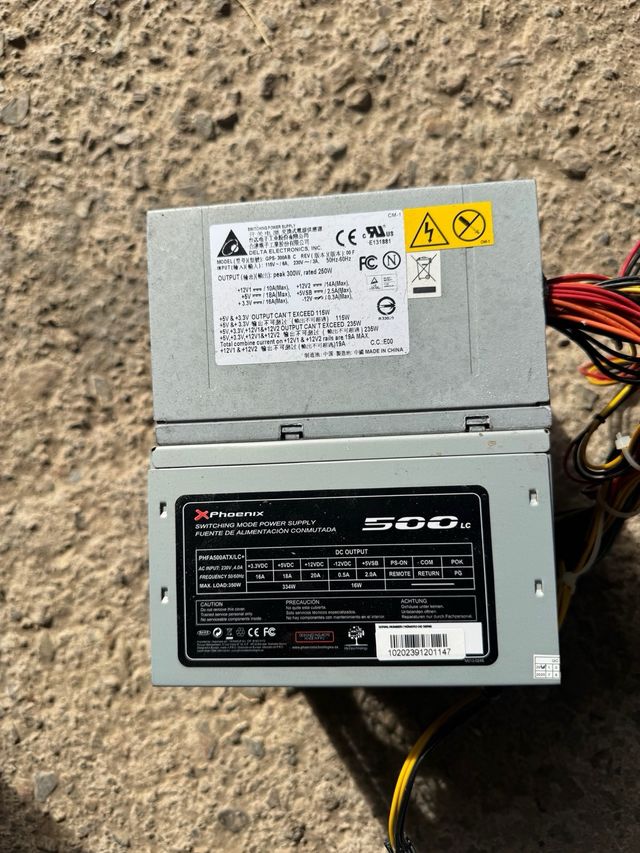 4 Fuentes de Alimentación PC