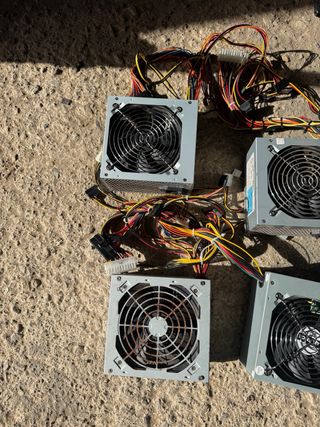 4 Fuentes de Alimentación PC